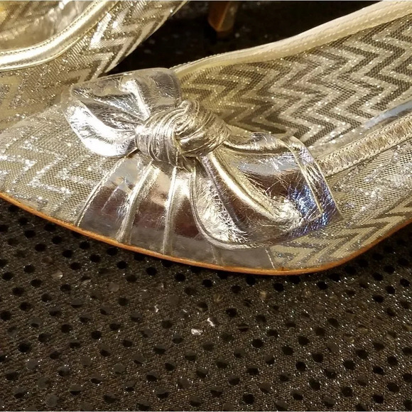 STUART WEITZMAN Silver Glittered Mesh Heel Pumps - Picture 10 of 12